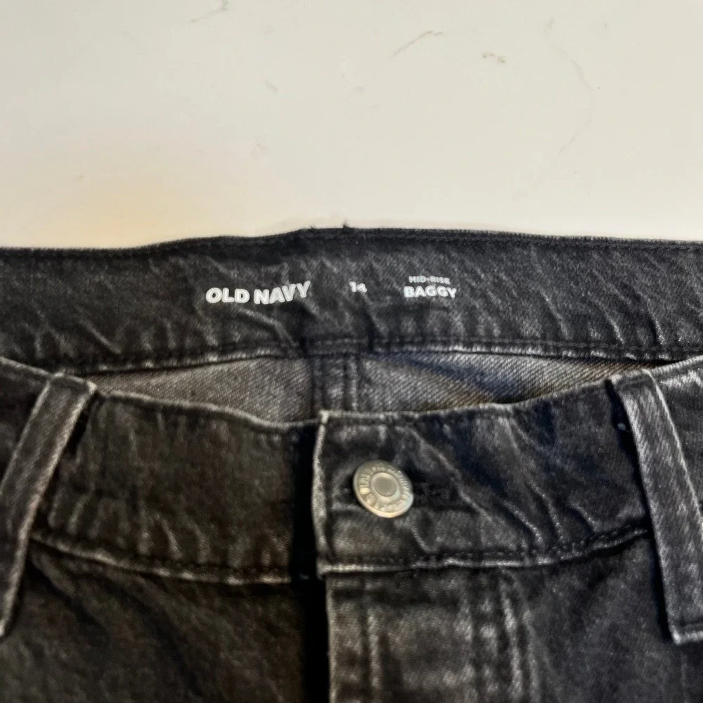 Old Navy Women's Mid-Rise Baggy Denim Shorts Black Button Fly Raw Hem Sz 14 NEW